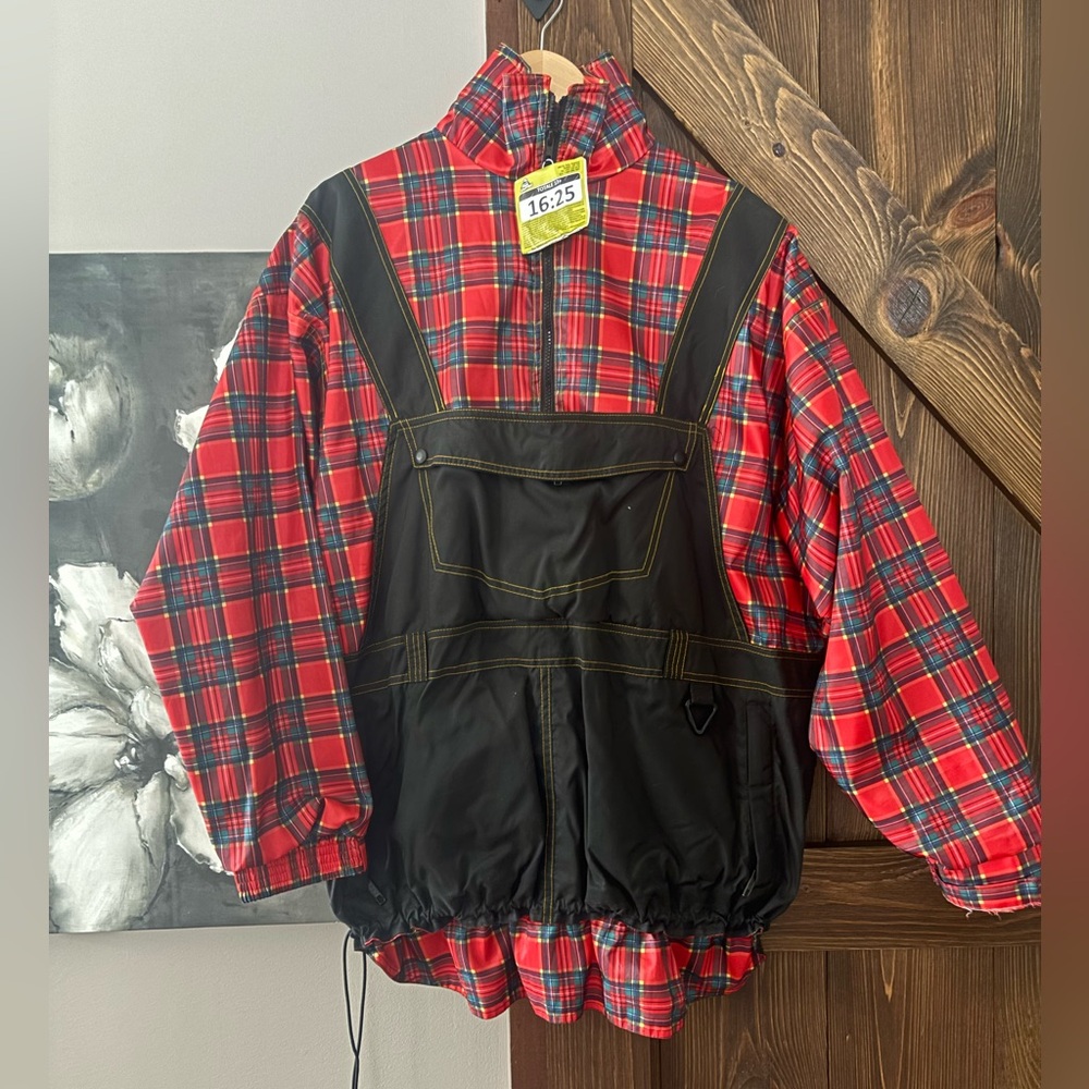 Shell , ideal for snow boarding or skiing ⛷️ 
Very unique design
